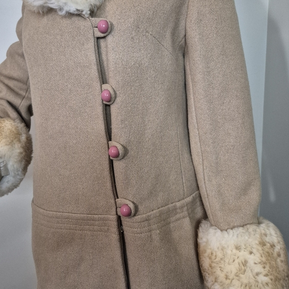 Gorgeous Vintage Wool Coat with Shearling Trim. Union Label, Drop waist - Picture 3 of 9
